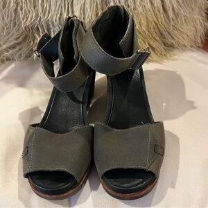 Sorel Joanie Strap Wedge sandals Size 9